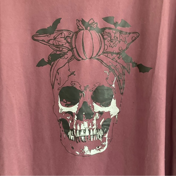 Shein Curve T-Shirt - Picture 2 of 2